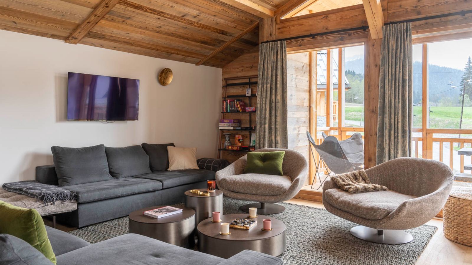 Luxury-ski-chalet-Les Gets-Chalet Grizzly-Living room-Oxford-Ski.jpg