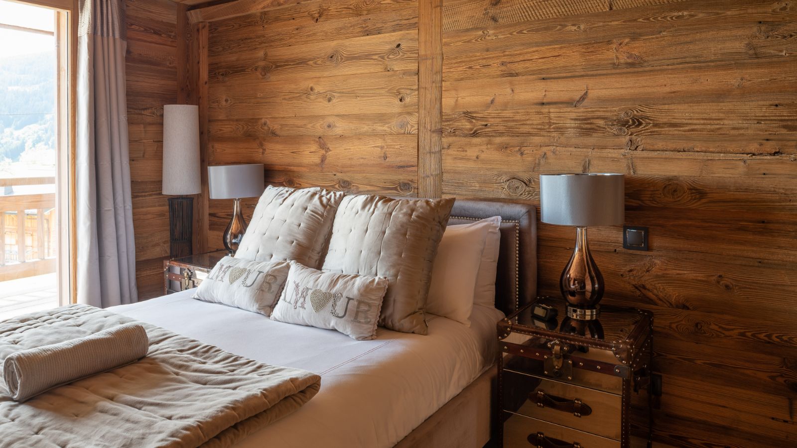 Luxury-ski-chalet-Les Gets-Bedroom 1-Chalet Louis-Oxford-Ski.jpg