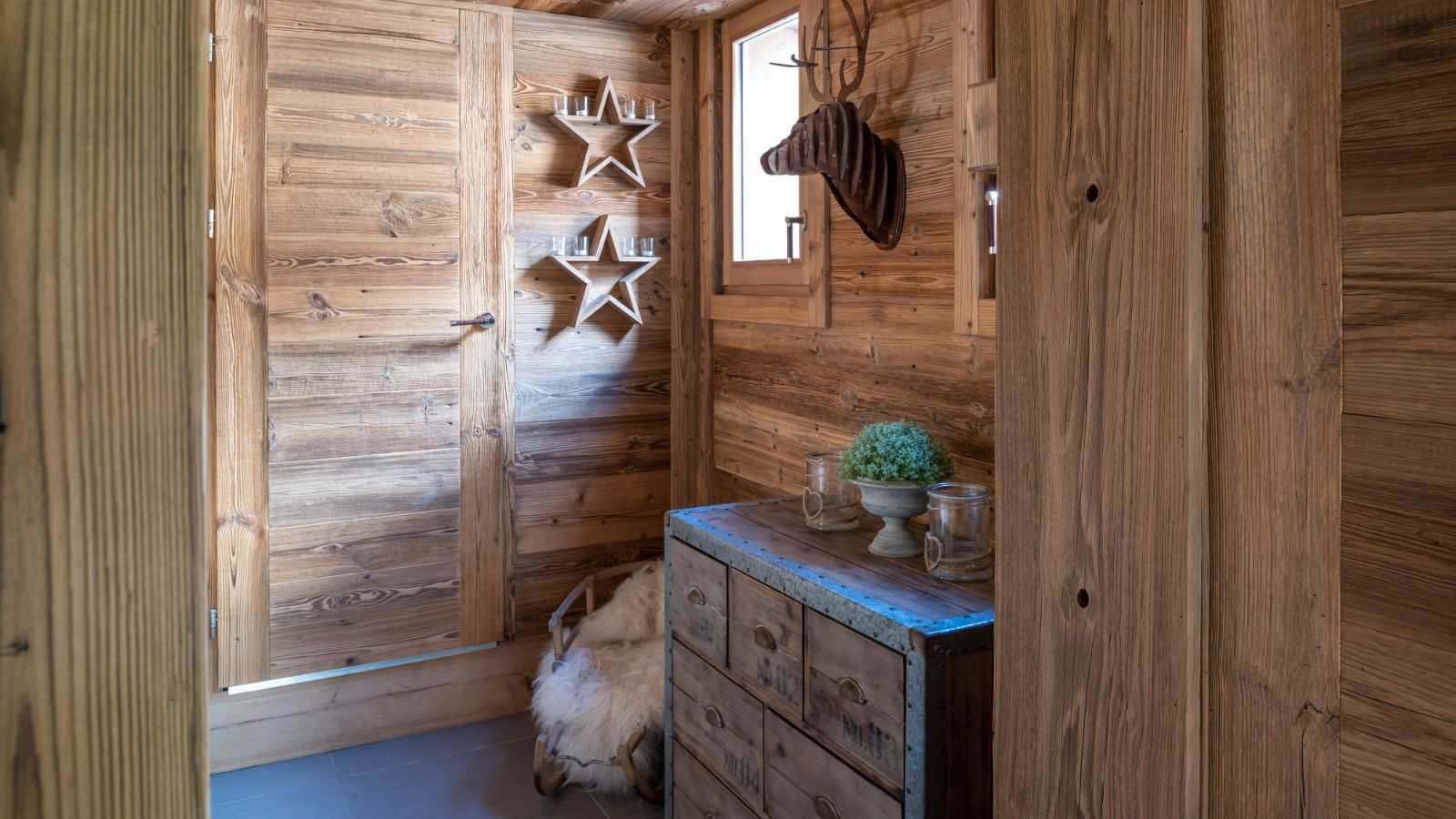 Luxury-ski-chalet-Les Gets-Chest of draws-Chalet Louis-Oxford-Ski.jpg