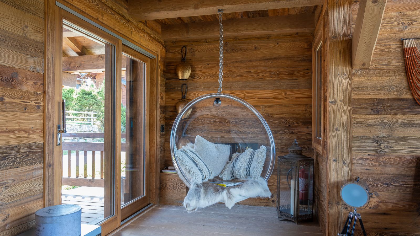 Luxury-ski-chalet-Les Gets-Handing seat-Chalet Louis-Oxford-Ski.jpg