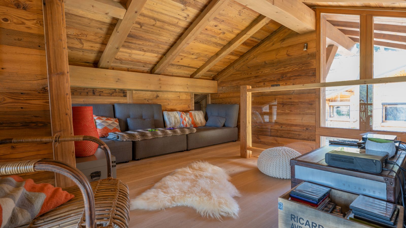 Luxury-ski-chalet-Les Gets-Snug-Chalet Louis-Oxford-Ski.jpg