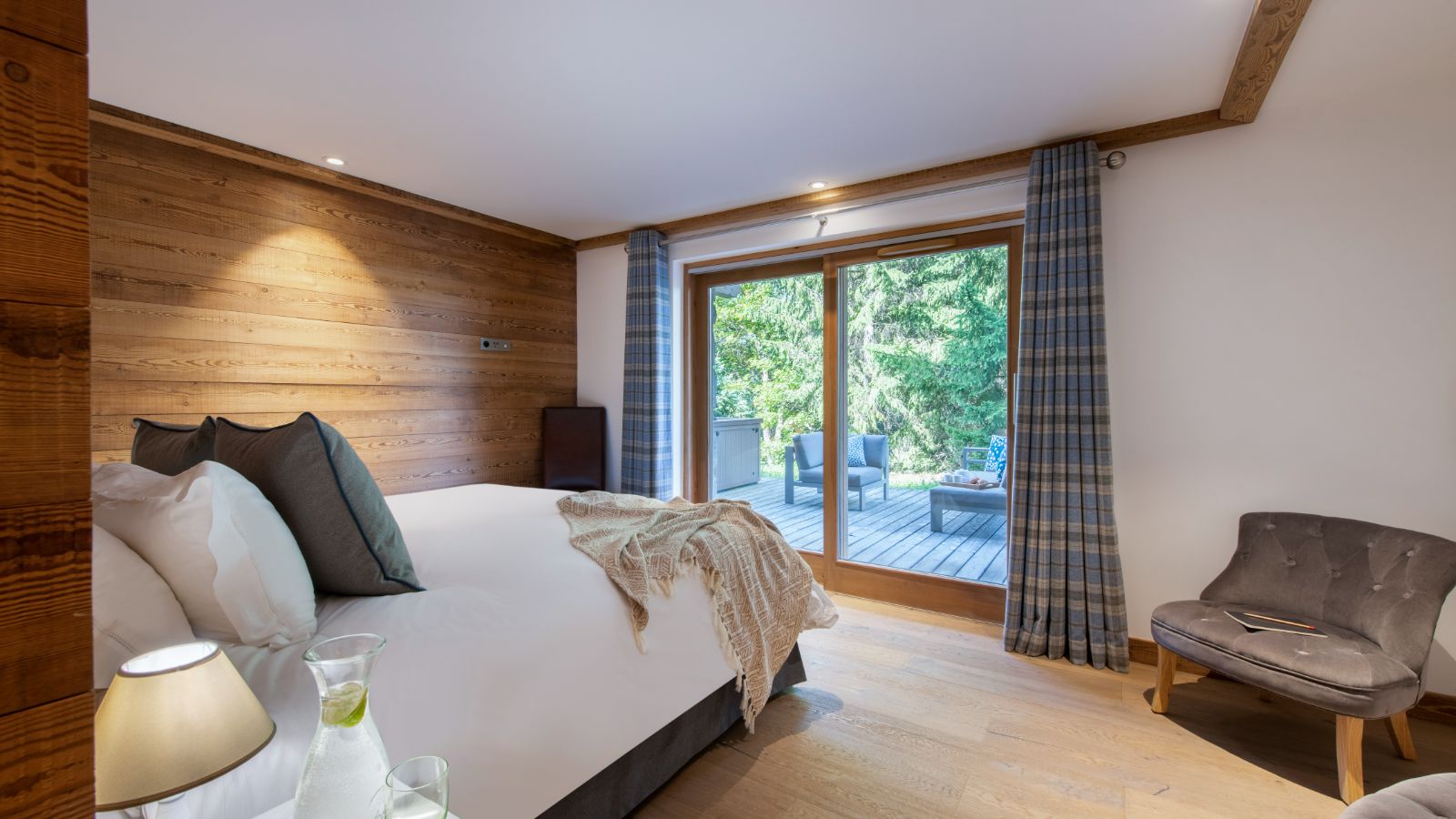 Luxury-Ski-Chalet-Meribel-Chalet La Folie-Bedroom 3-Oxford-Ski.jpg