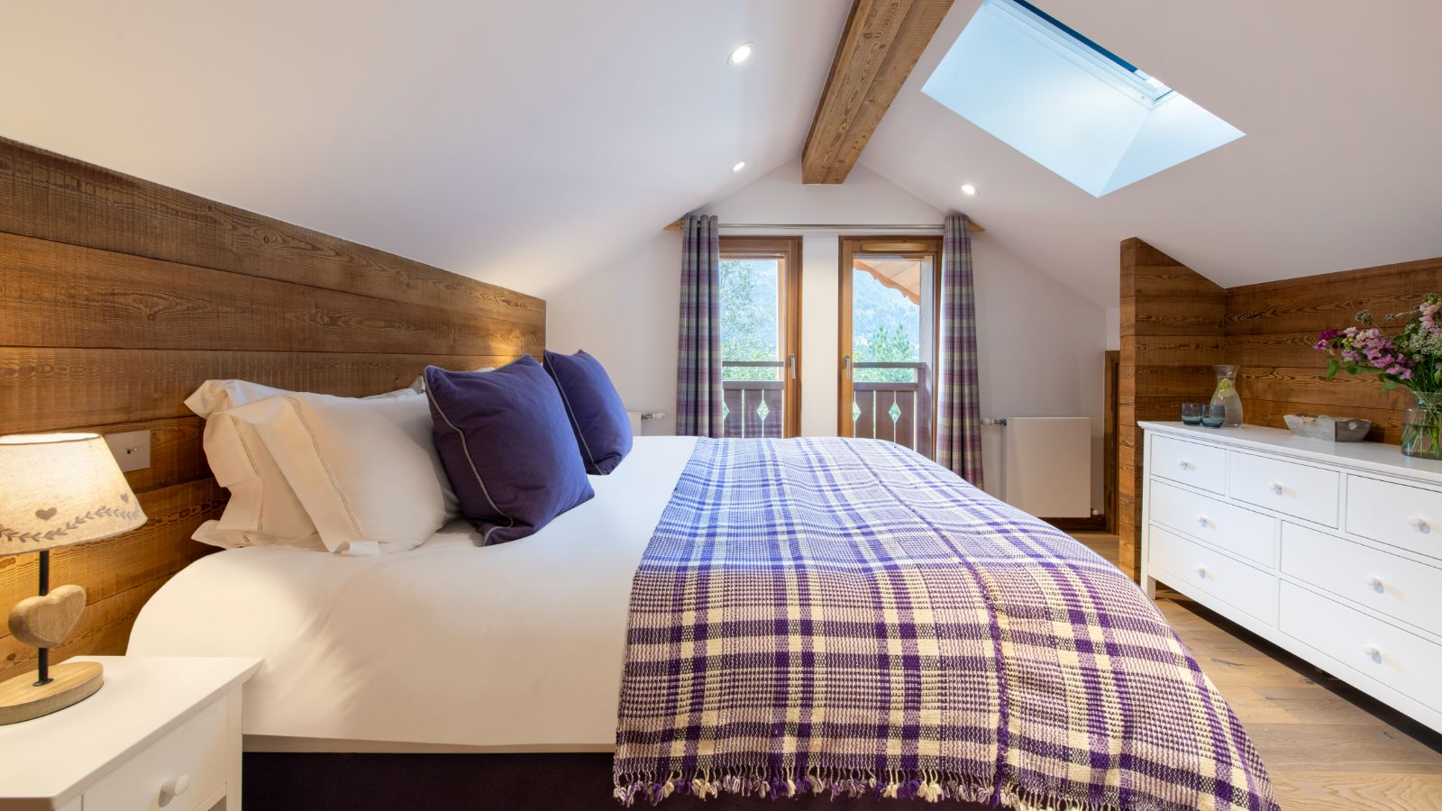 Luxury-Ski-Chalet-Meribel-Chalet La Folie-Bedroom 4-Oxford-Ski.jpg