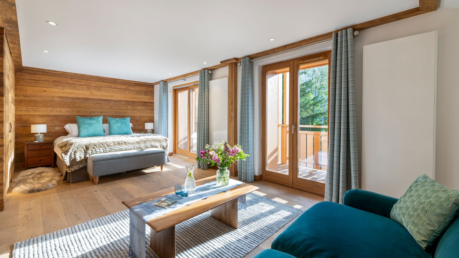 Luxury-Ski-Chalet-Meribel-Chalet La Folie-Bedroom 5-Oxford-Ski.jpg