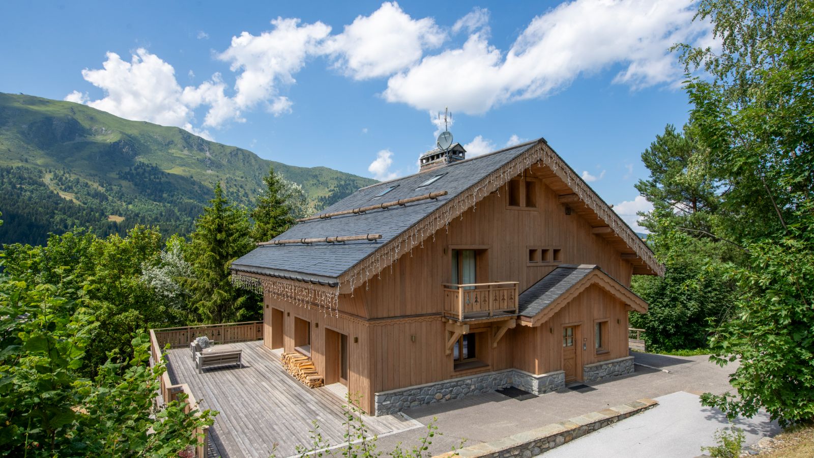 Luxury-Ski-Chalet-Meribel-Chalet La Folie-Exterior-Oxford-Ski.jpg