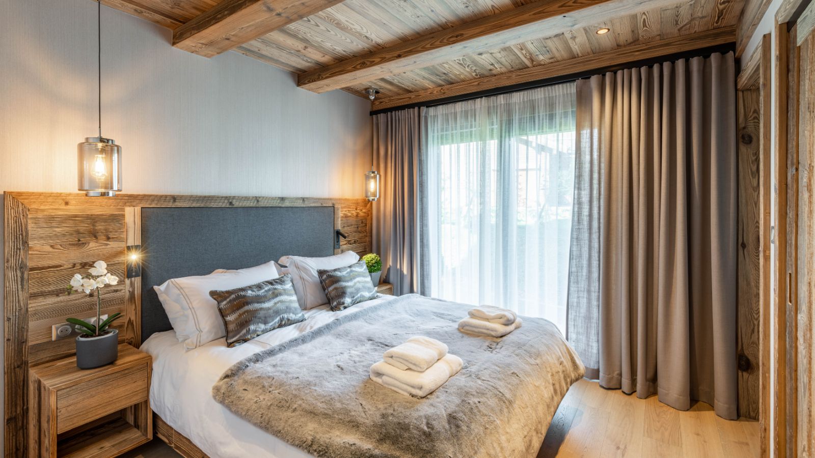 Luxury-ski-chalet-Les Gets-Chalet Genois-Bedroom 1a-Oxford-Ski.jpg