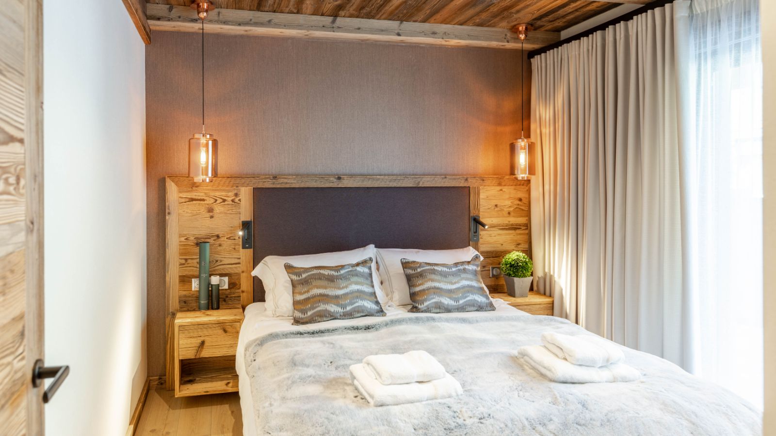 Luxury-ski-chalet-Les Gets-Chalet Genois-Bedroom 1-Oxford-Ski.jpg