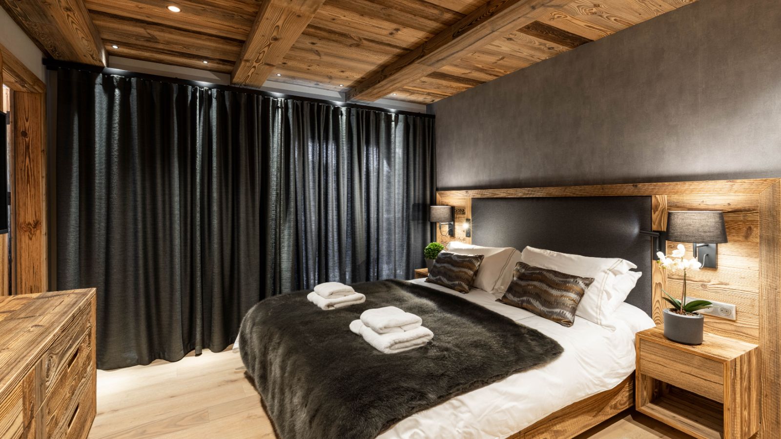 Luxury-ski-chalet-Les Gets-Chalet Genois-Bedroom 2a-Oxford-Ski.jpg