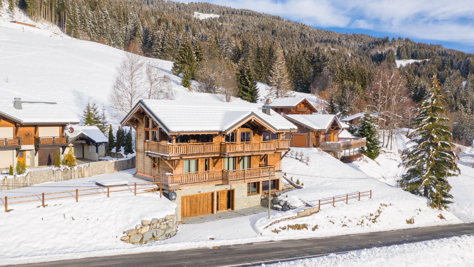 Luxury-ski-chalet-Les Gets-Chalet Genois-Exterior Front-Oxford-Ski.jpg