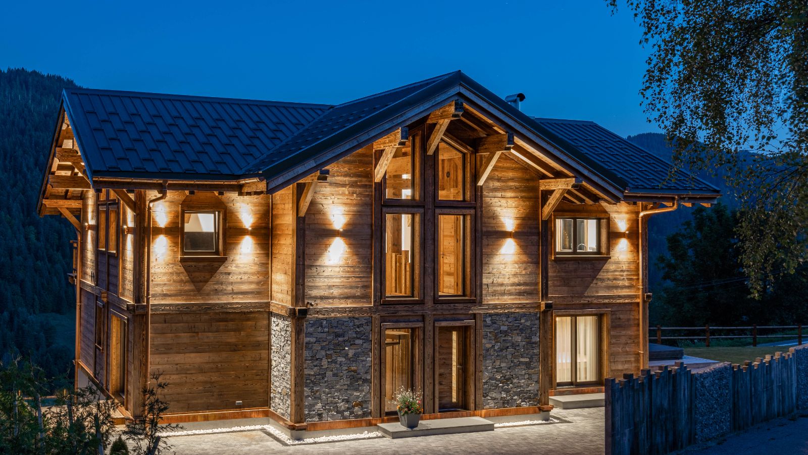Luxury-ski-chalet-Les Gets-Chalet Genois-Exterior night-Oxford-Ski.jpg