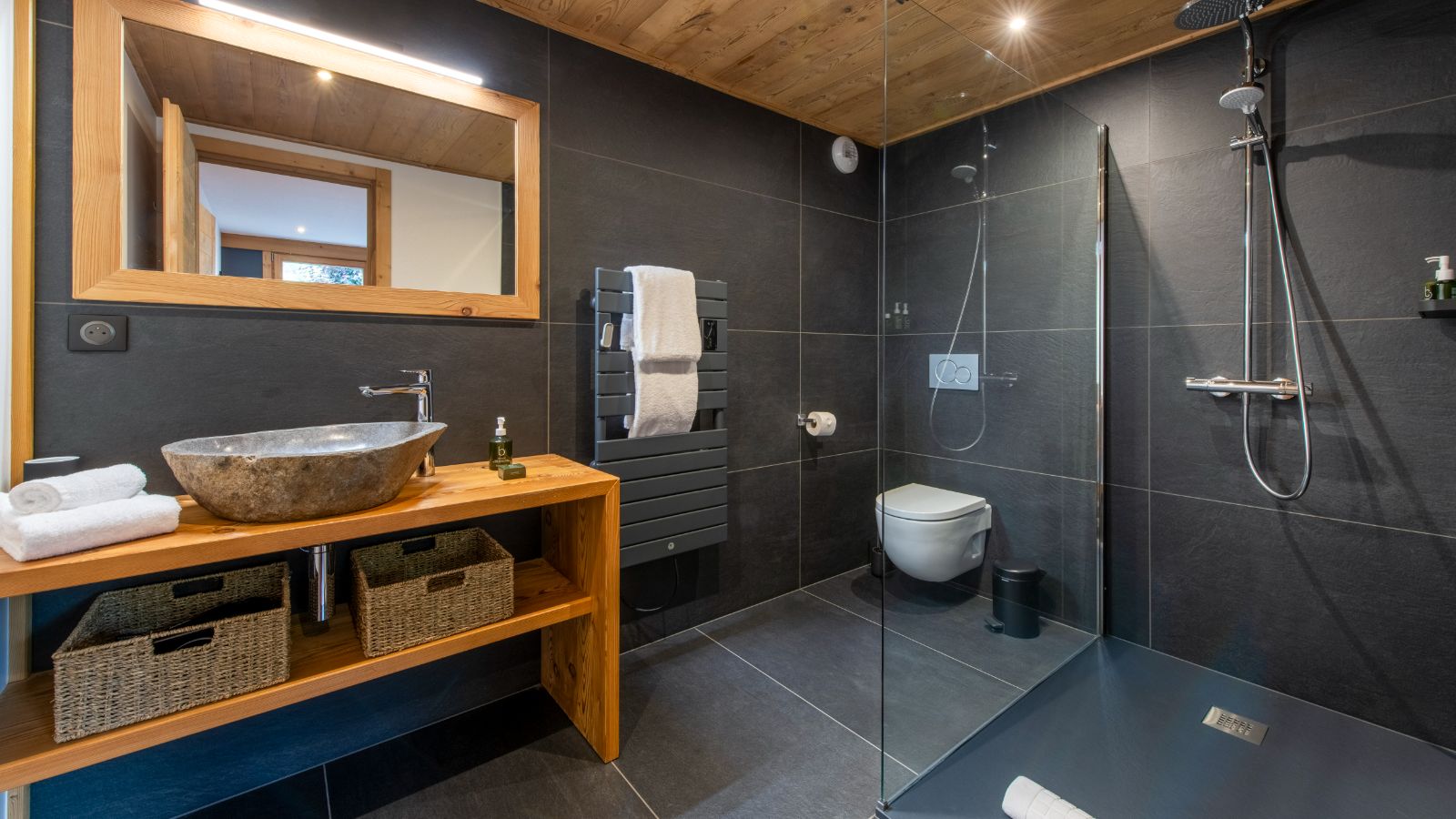 Luxury-Ski-Chalet-Morzine-Chalet-Nanook-Oxford-Ski-Bathroom3.jpg