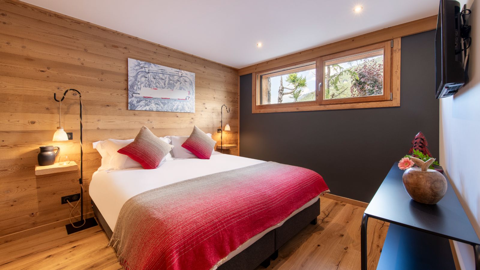 Luxury-Ski-Chalet-Morzine-Chalet-Nanook-Oxford-Ski-Bedroom (6).jpg