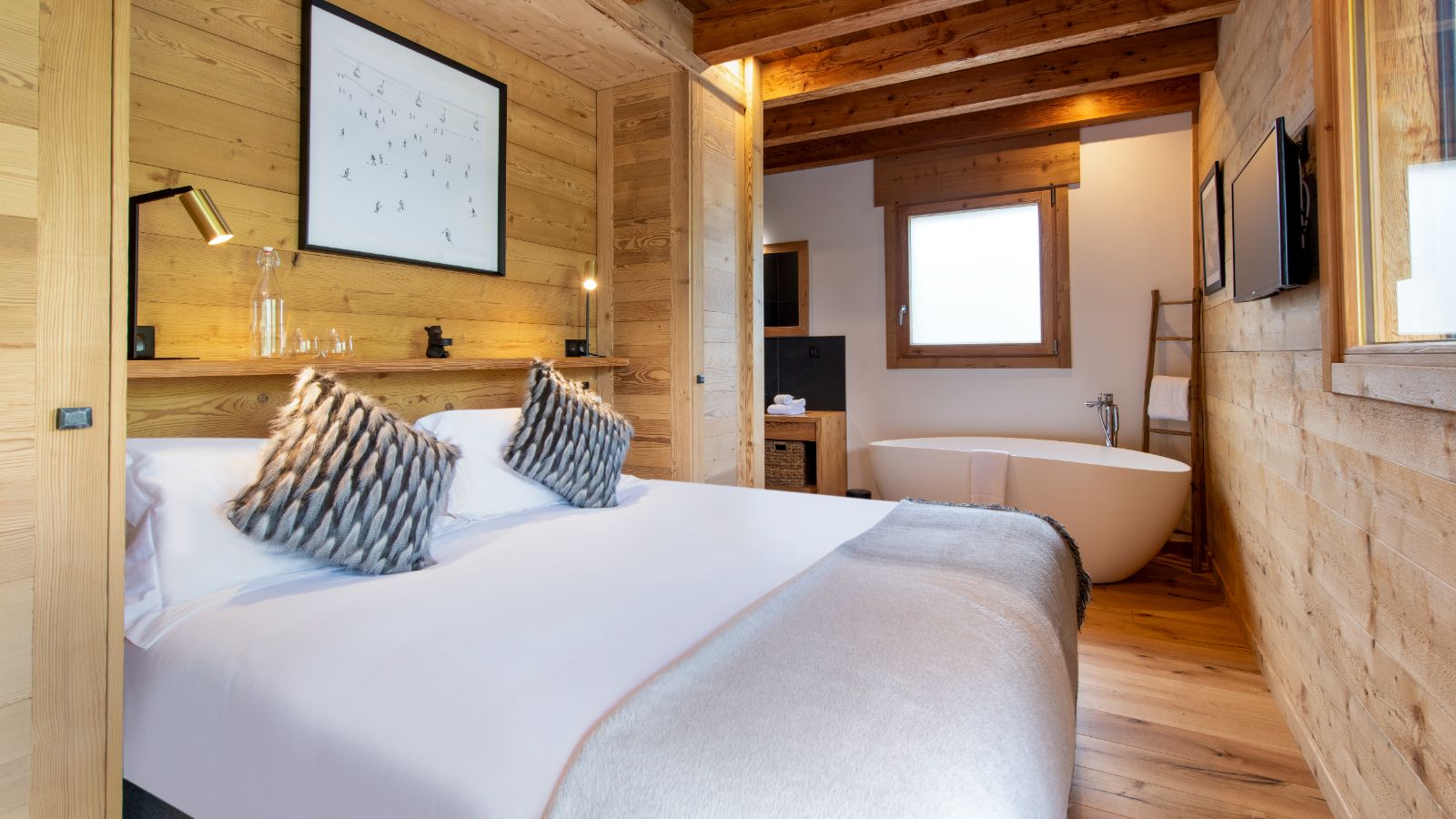 Luxury-Ski-Chalet-Morzine-Chalet-Nanook-Oxford-Ski-Bedroom (21).jpg