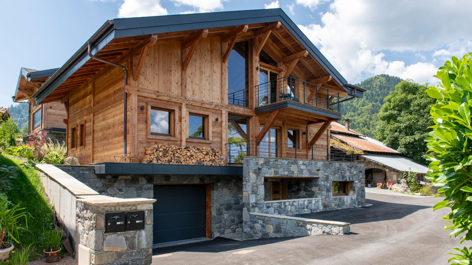 Luxury-Ski-Chalet-Morzine-Chalet-Nanook-Oxford-Ski-Exterior.jpg