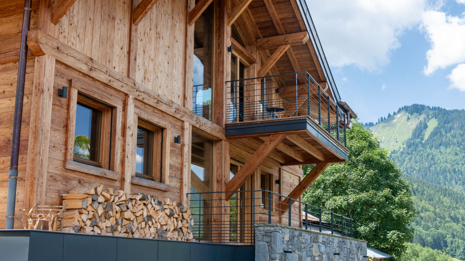 Luxury-Ski-Chalet-Morzine-Chalet-Nanook-Oxford-Ski-Exterior2.jpg