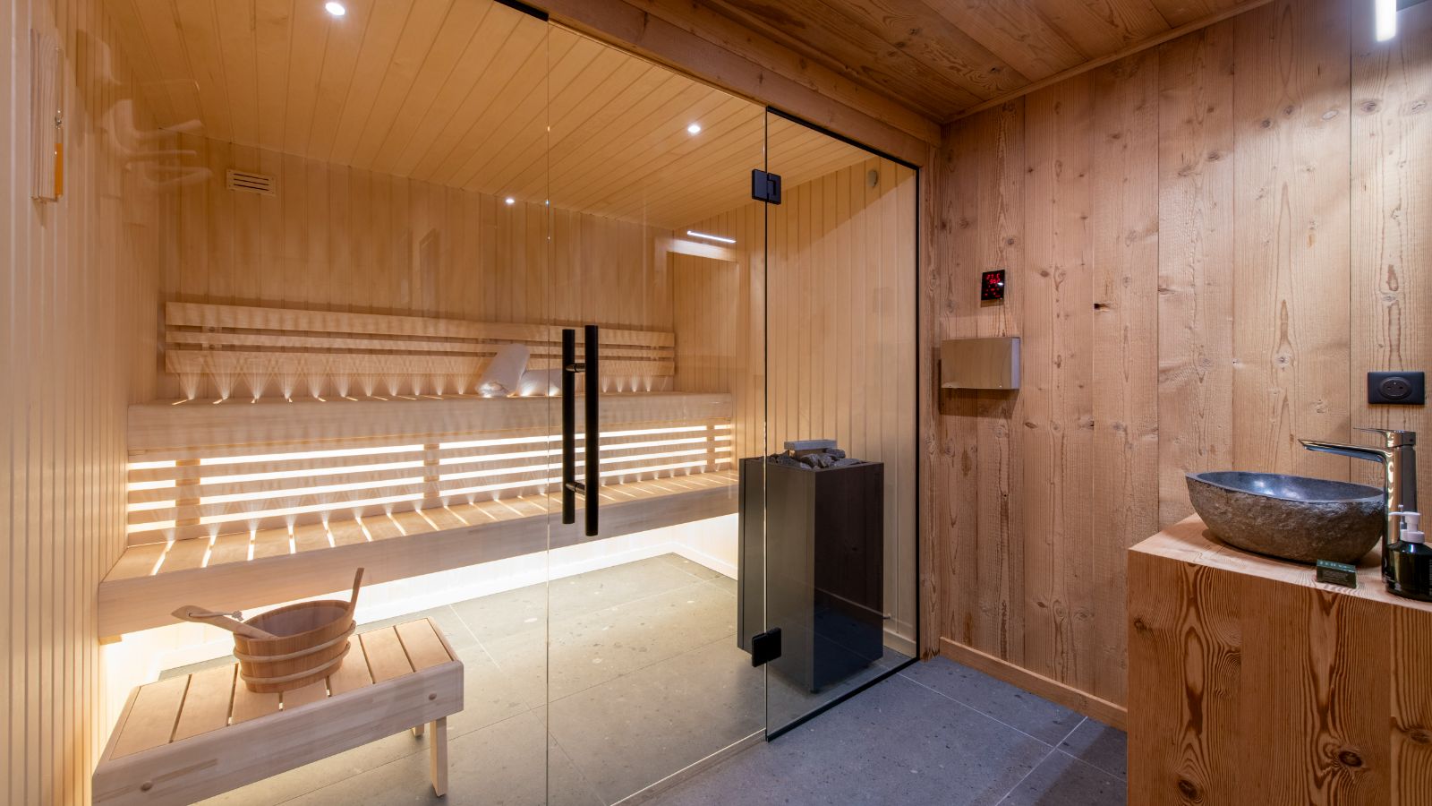 Luxury-Ski-Chalet-Morzine-Chalet-Nanook-Oxford-Ski-Sauna.jpg