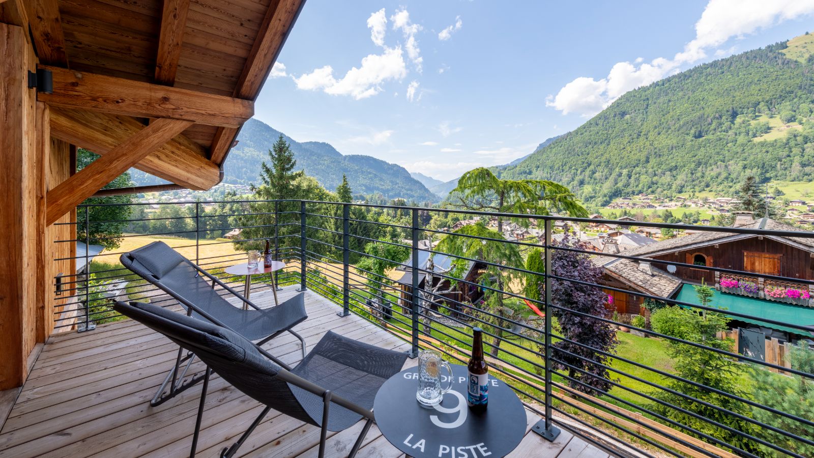 Luxury-Ski-Chalet-Morzine-Chalet-Nanook-Oxford-Ski-Balcony.jpg