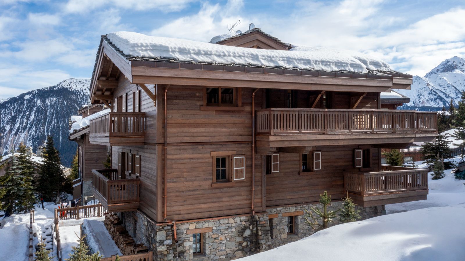 Luxury-ski-chalet-Courchevel 1850- Lord of Snow- Exterior- Oxford-Ski.jpg