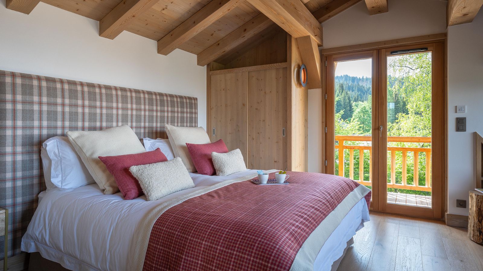 Luxury-ski-chalet-Les Gets-Chalet Valerie-Bedroom 1-Oxford-Ski.jpg