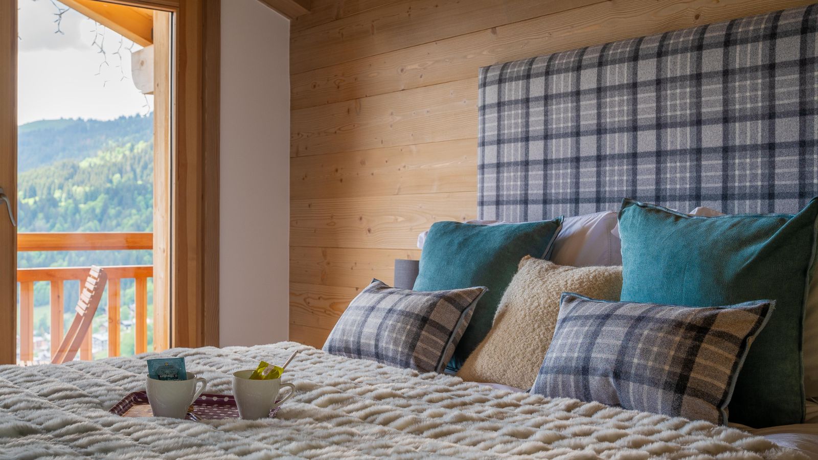 Luxury-ski-chalet-Les Gets-Chalet Valerie-Bedroom 3-Oxford-Ski.jpg