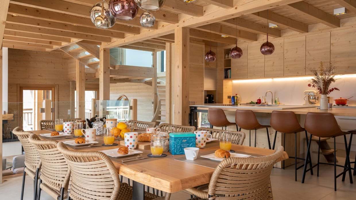Luxury-ski-chalet-Les Gets-Chalet Valerie-Dining table-Oxford-Ski.jpg