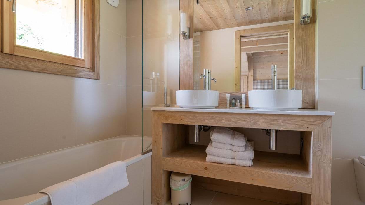 Luxury-ski-chalet-Les Gets-Chalet Valerie-Bathroom-Oxford-Ski.jpg