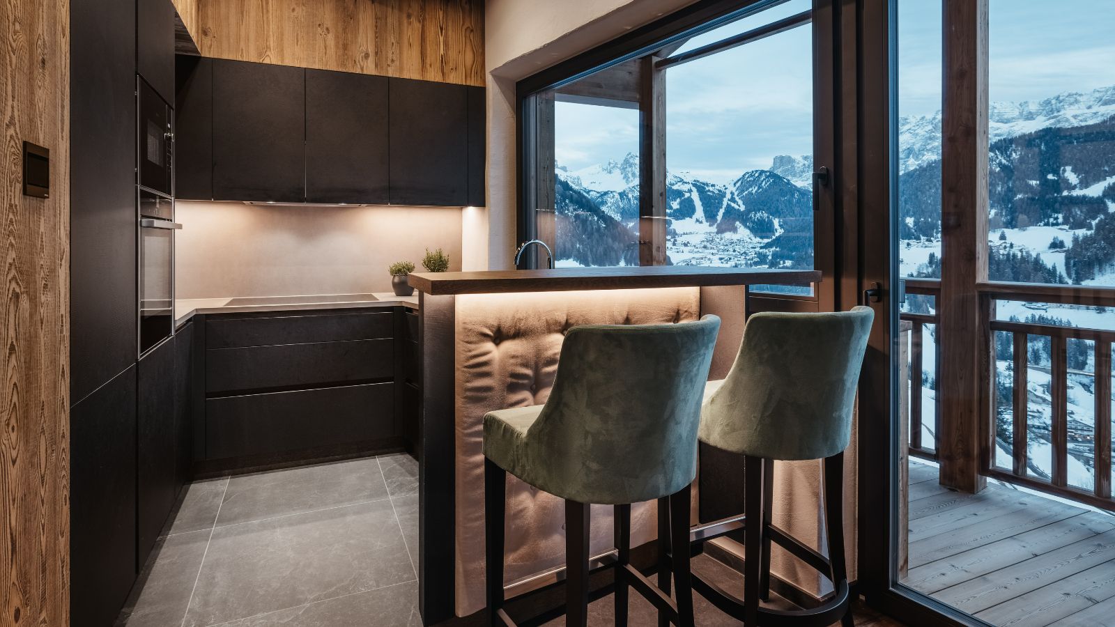 luxury-ski-chalet-val gardena-chalet-filip-oxford-ski-kitchen.jpg