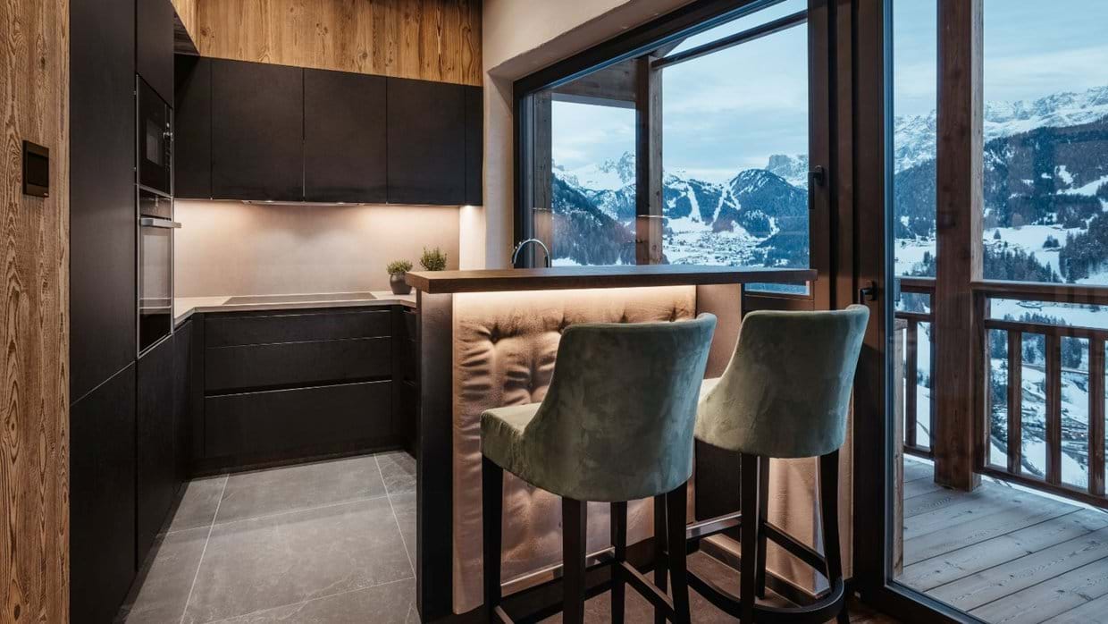 luxury-ski-chalet-val gardena-chalet-filip-oxford-ski-kitchen.jpg
