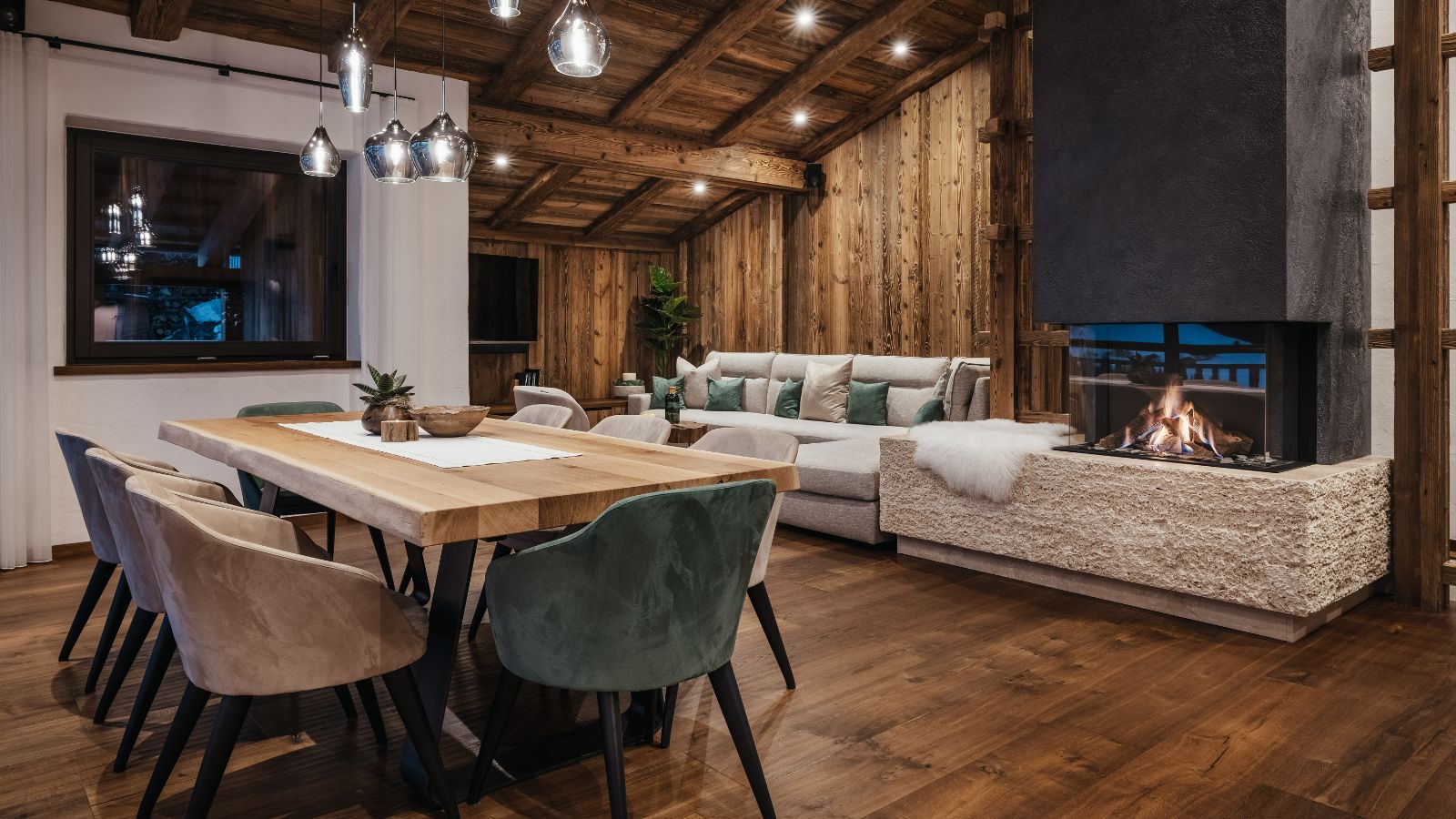 luxury-ski-chalet-val gardena-chalet-filip-oxford-ski-dining.jpg