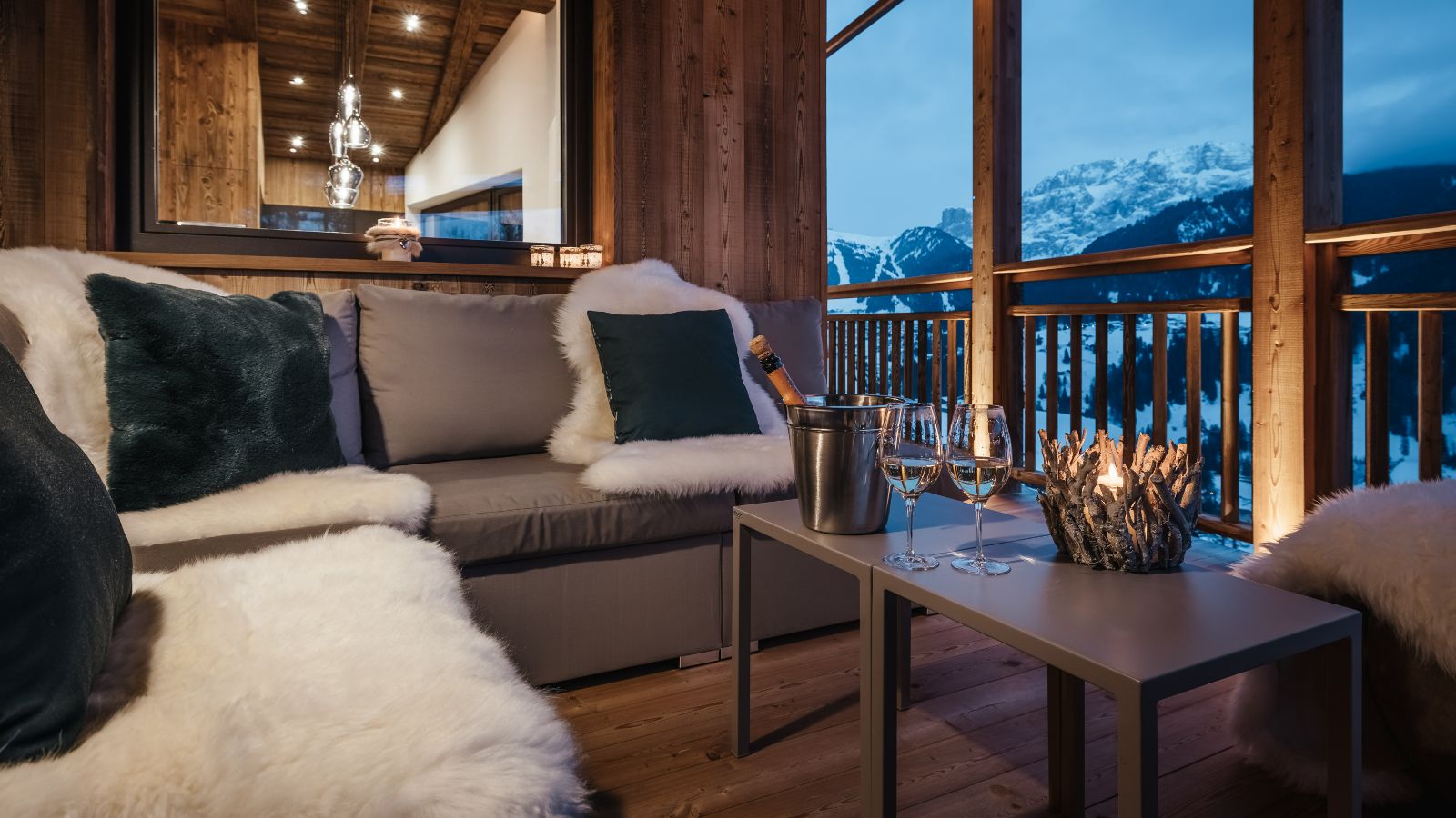 luxury-ski-chalet-val gardena-chalet-filip-oxford-ski-sofa.jpg