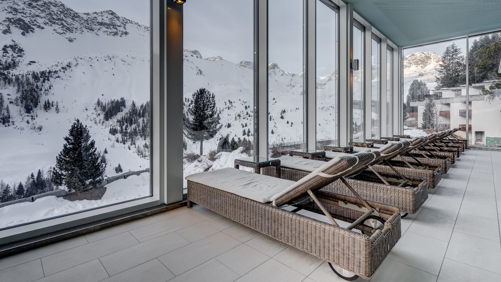 Luxury-Ski-Hotel-Arosa-Kulm-Hotel-Oxford-Ski-Wellness.jpg