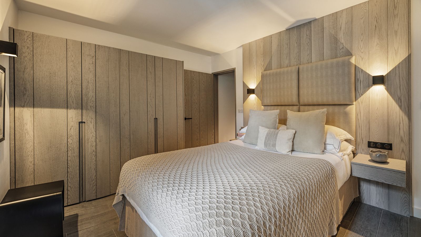 Luxury-Ski-Chalet-Champagny-en-Vanoise- IV Chalet- Bedroom 4-Oxford-Ski.jpg