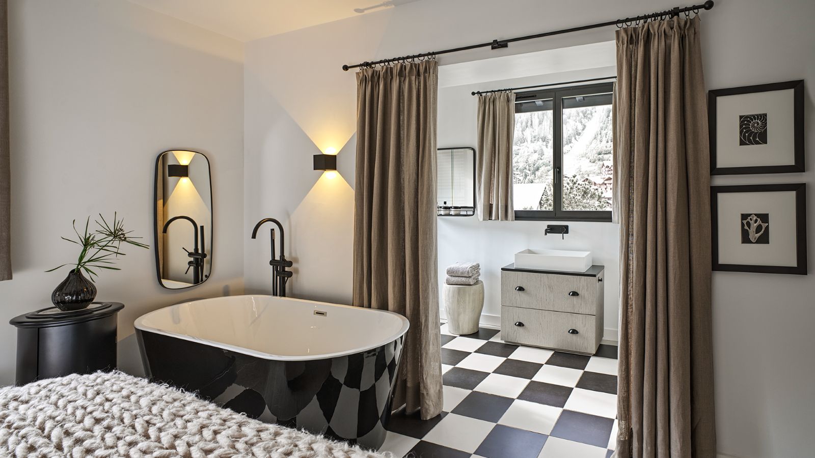 Luxury-Ski-Chalet-Champagny-en-Vanoise- IV Chalet- Bathroom 1b-Oxford-Ski.jpg