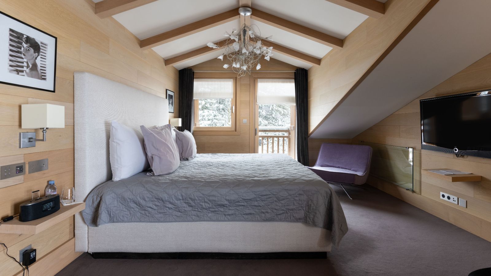 luxury-ski-chalet-courchevel-licorne-oxford-ski-bedroom (3).jpg