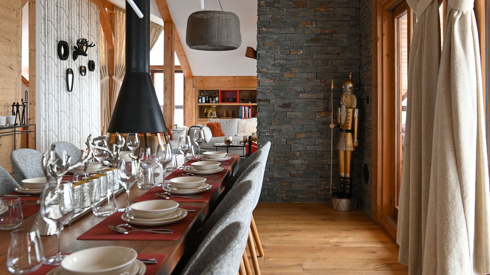 luxury-ski-chalet-courchevel-belladone-oxford-ski-dining (2).jpg
