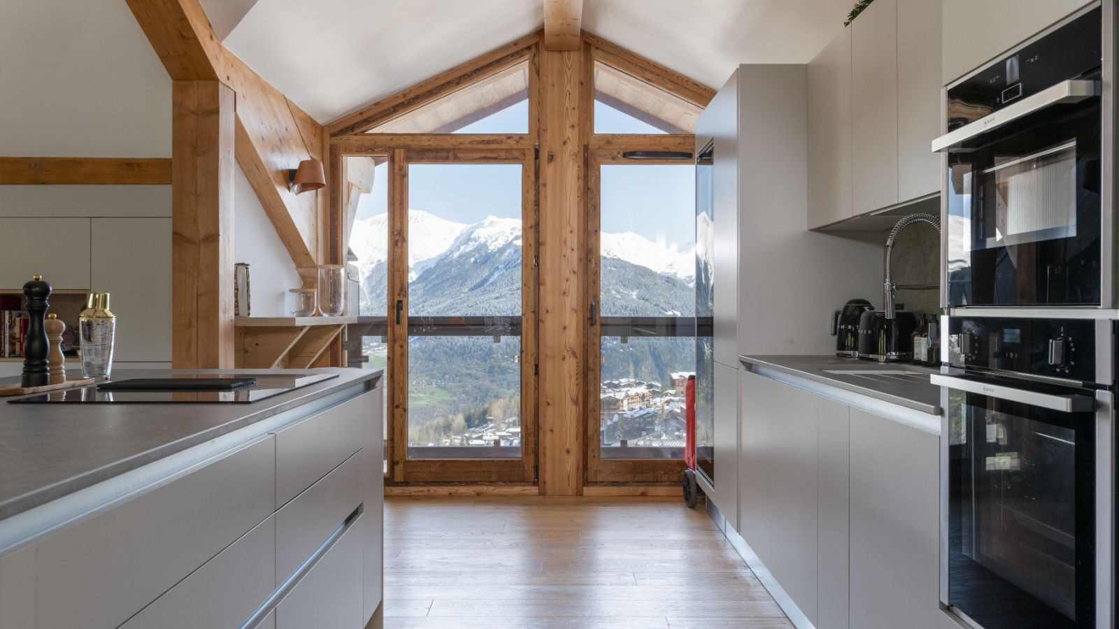 luxury-ski-chalet-courchevel-belladone-oxford-ski-kitchen.jpg