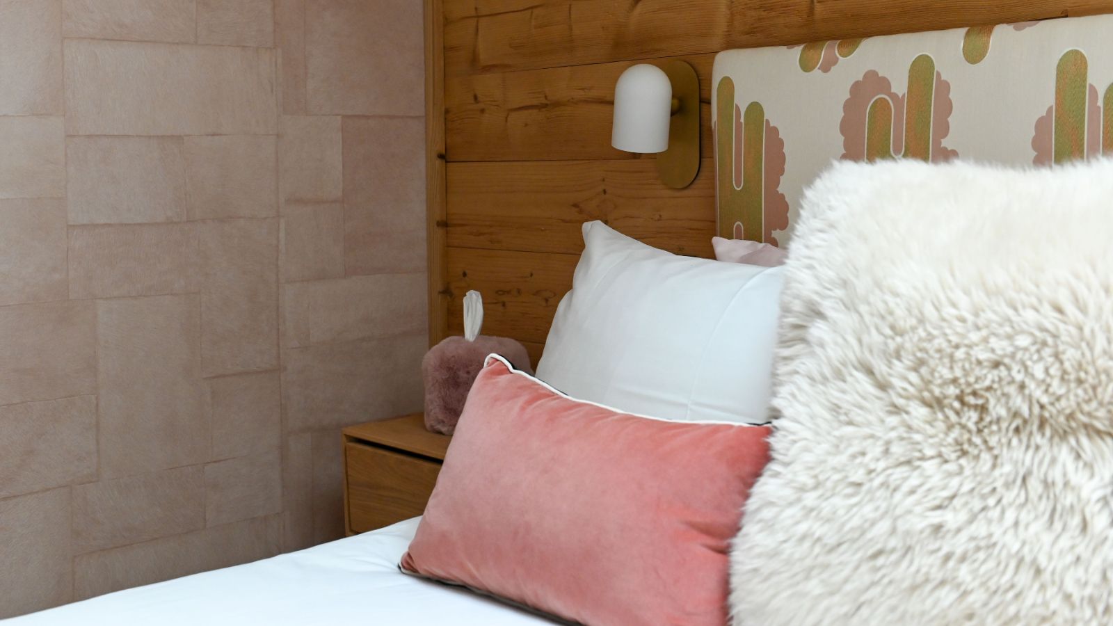 luxury-ski-chalet-courchevel-belladone-oxford-ski-bedroom (2).jpg