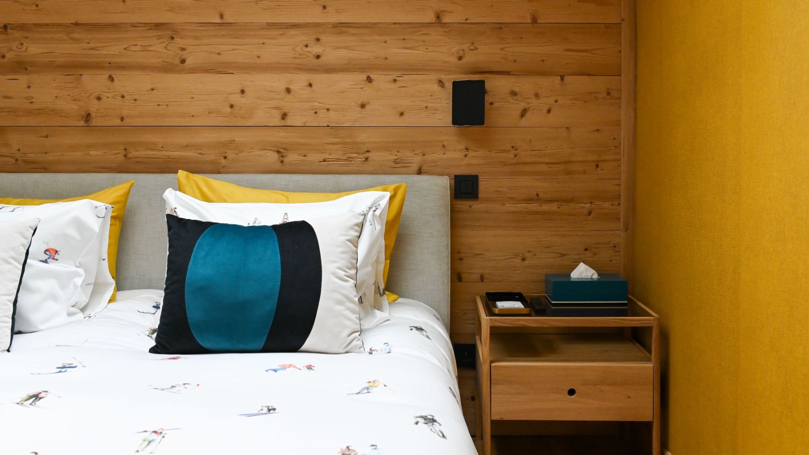 luxury-ski-chalet-courchevel-belladone-oxford-ski-bedroom (3).jpg