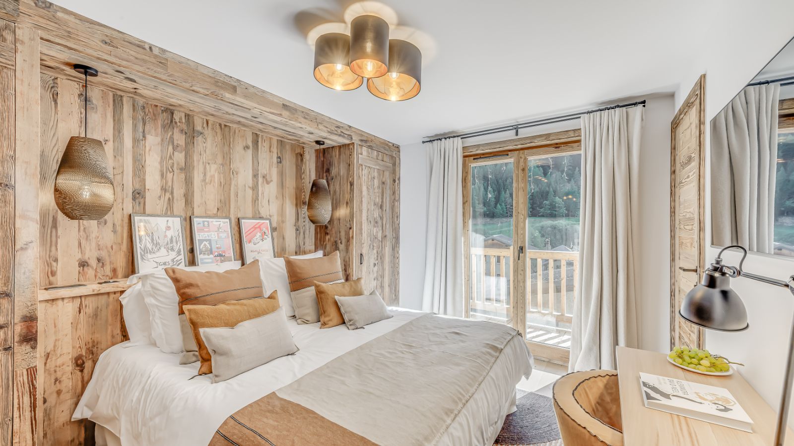 Luxury-Ski-Chalet-Tignes-Les-Brevieres-Casa-San-Bernardo-Oxford-Ski-Bedroom 2.jpg