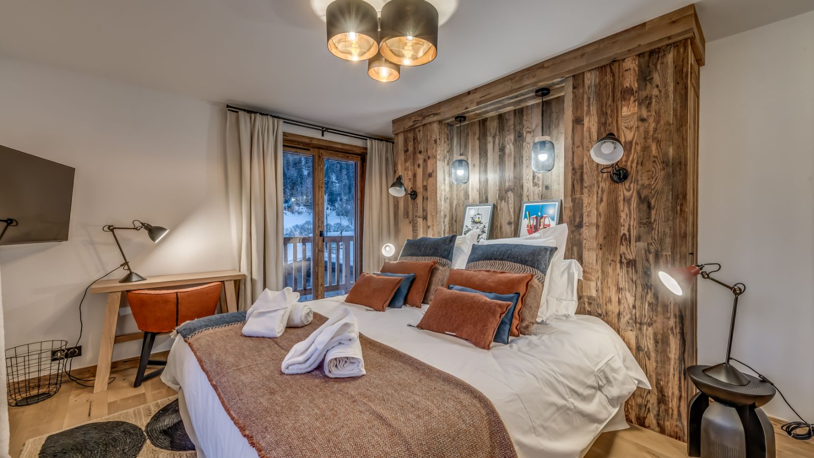 Luxury-Ski-Chalet-Tignes-Les-Brevieres-Casa-San-Bernardo-Oxford-Ski-Bedroom.jpg