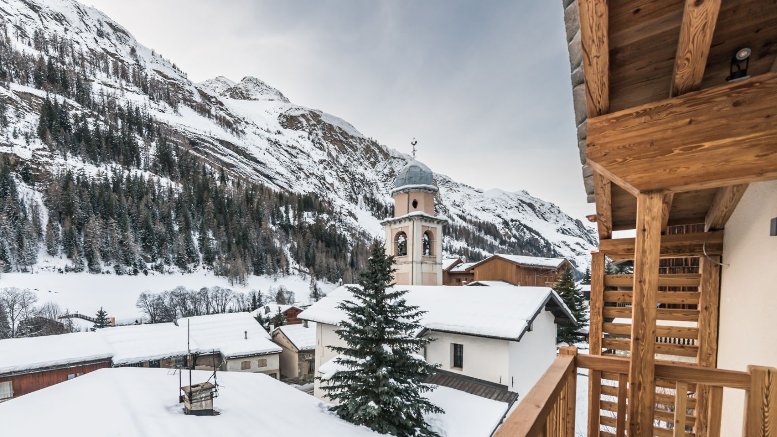 Luxury-Ski-Chalet-Tignes-Les-Brevieres-Casa-San-Bernardo-Oxford-Ski-Exterior 3.jpg