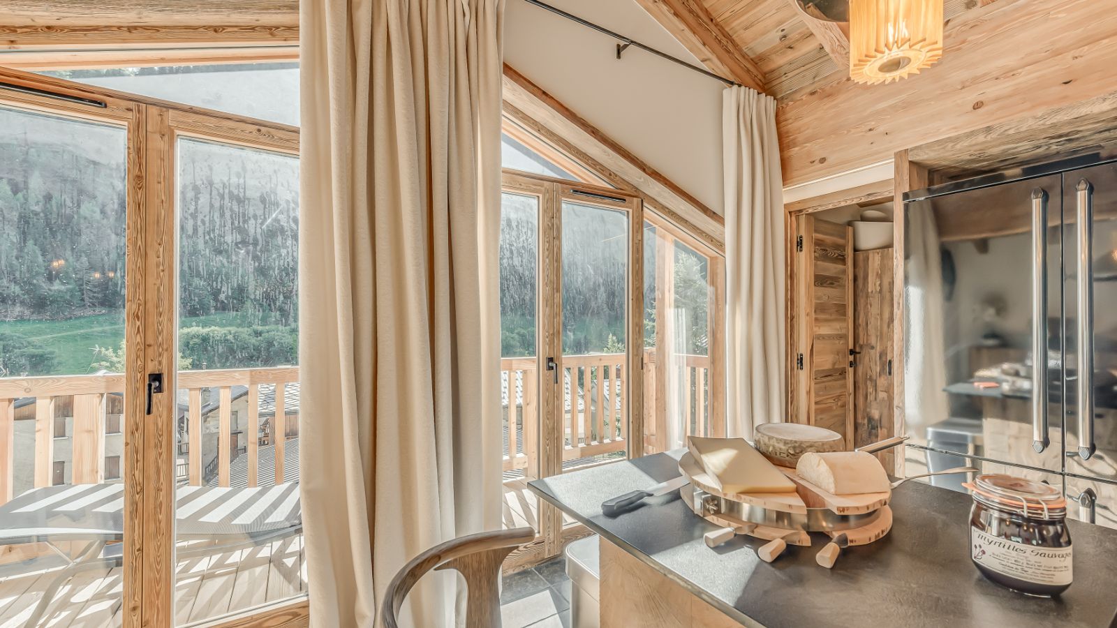 Luxury-Ski-Chalet-Tignes-Les-Brevieres-Casa-San-Bernardo-Oxford-Ski-Kitchen 3.jpg