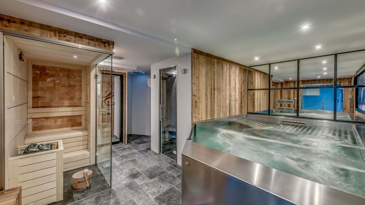 Luxury-Ski-Chalet-Tignes-Les-Brevieres-Casa-San-Bernardo-Oxford-Ski-Spa.jpg