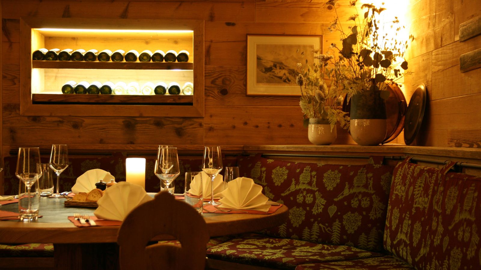 Luxury-Ski-Chalet-Via-dal-Corvatsch-Nira-Alpina-Oxford-Ski-Dining.jpg