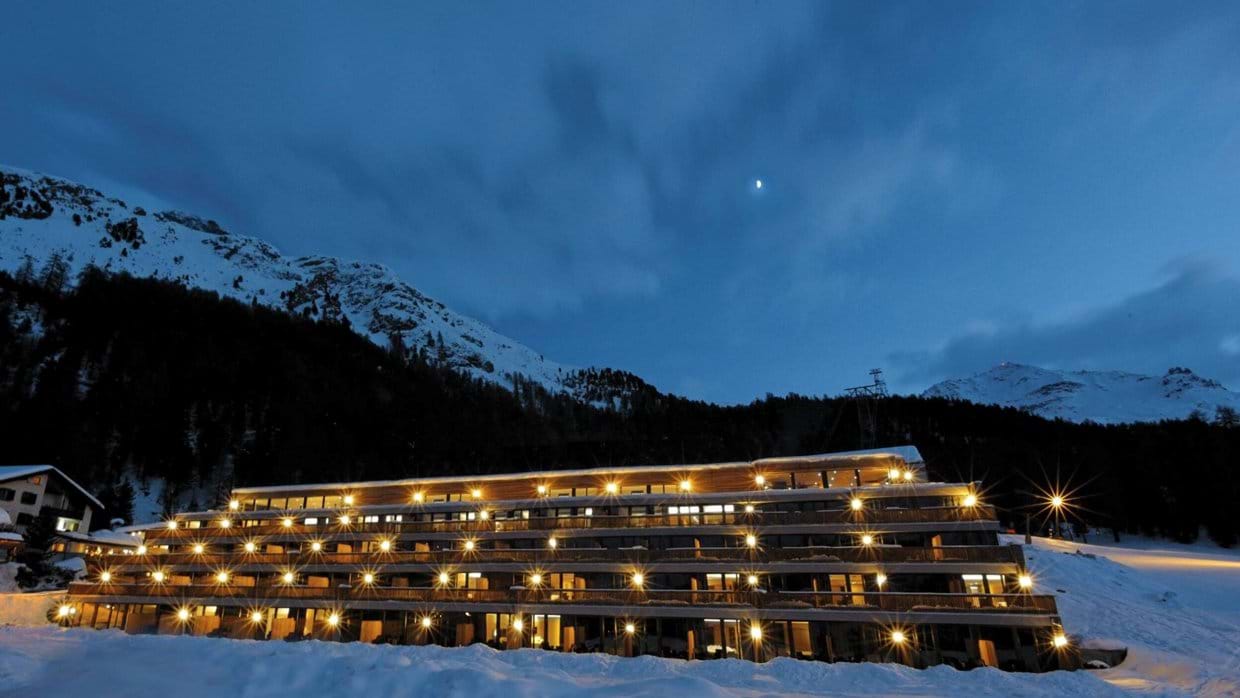 Luxury-Ski-Chalet-Via-dal-Corvatsch-Nira-Alpina-Oxford-Ski-Exterior 3.jpg
