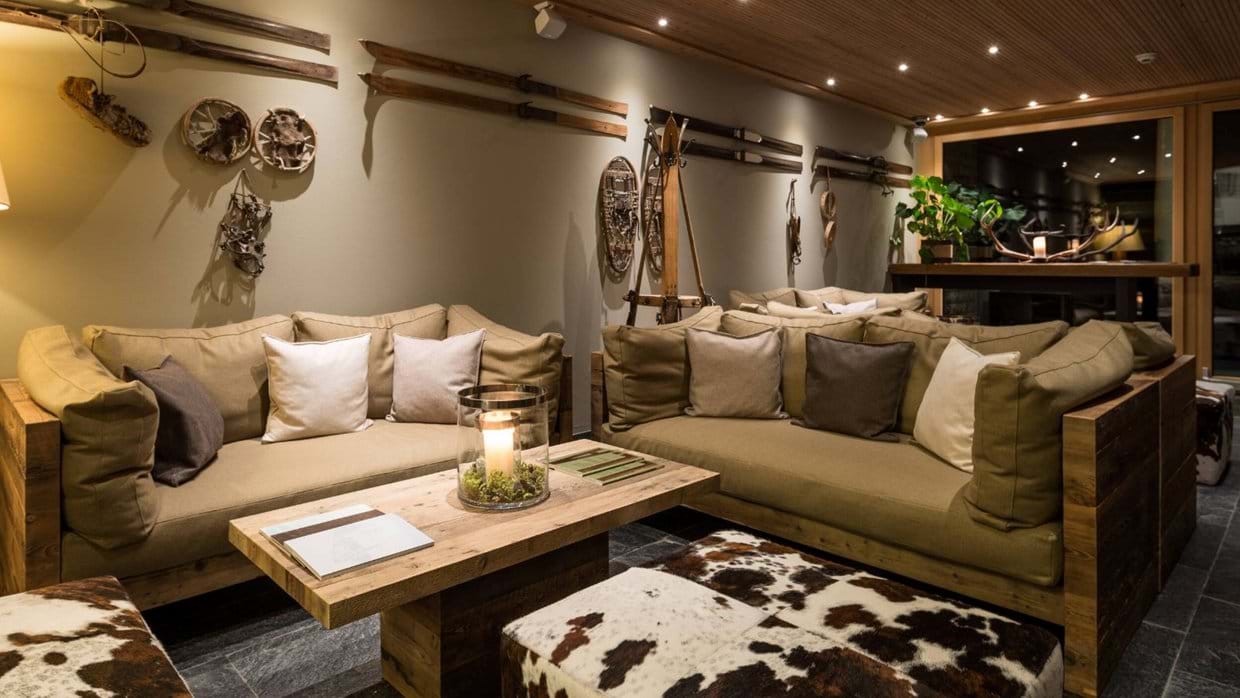 Luxury-Ski-Chalet-Via-dal-Corvatsch-Nira-Alpina-Oxford-Ski-Lounge 2.jpg