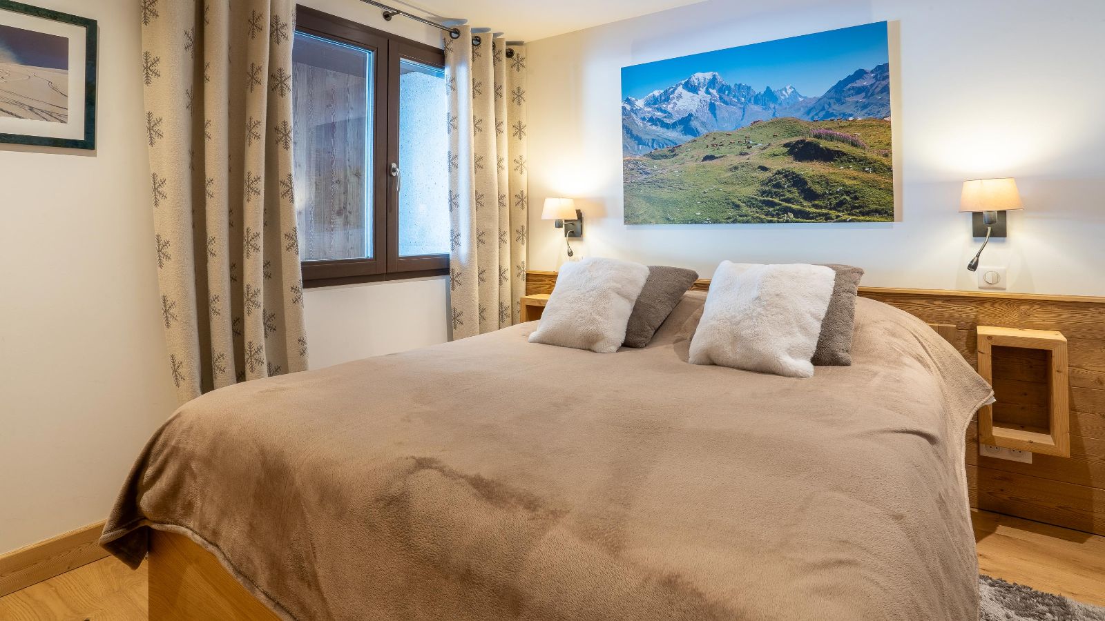 Luxury-Ski-Chalet-Les-Arcs-Chalet-Saint-Barth-Oxford-Ski-Bedroom (11).jpg