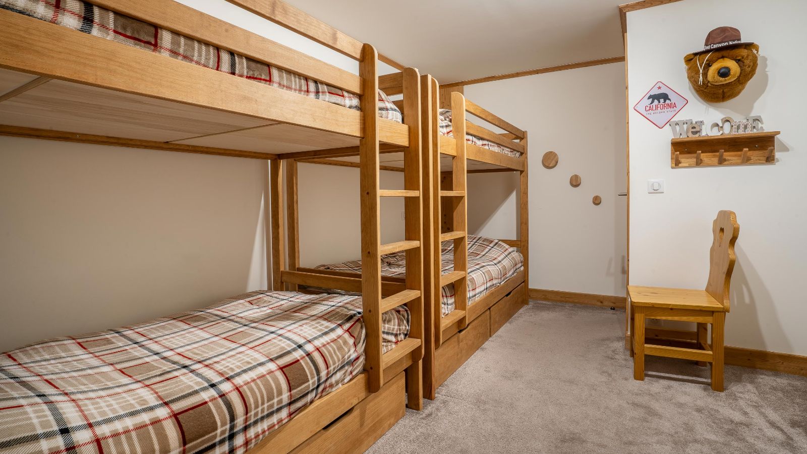 Luxury-Ski-Chalet-Les-Arcs-Chalet-Saint-Barth-Oxford-Ski-Bunk-Bedroom (12).jpg