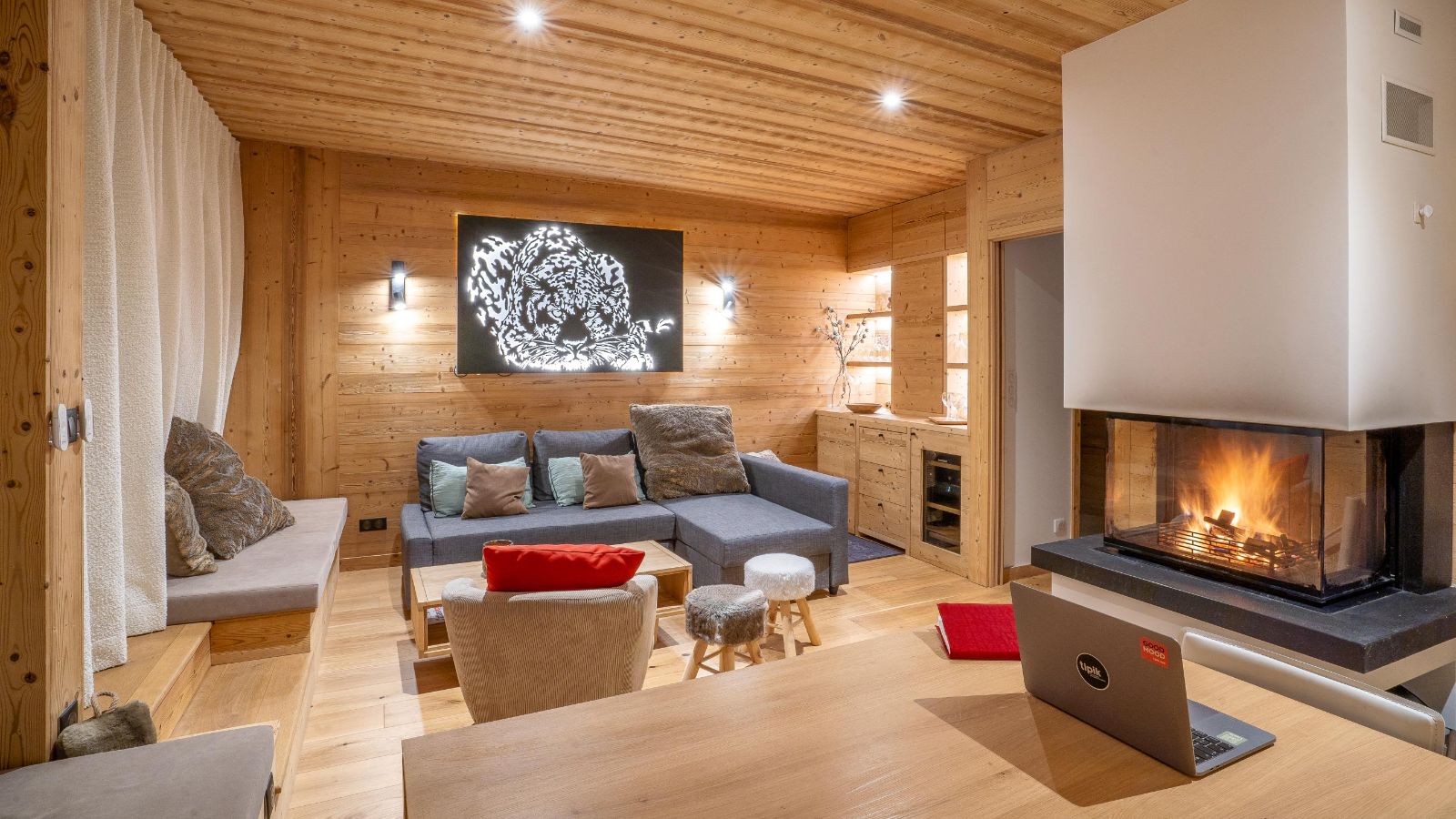Luxury-Ski-Chalet-Les-Arcs-Chalet-Saint-Barth-Oxford-Ski-Lounge2.jpg