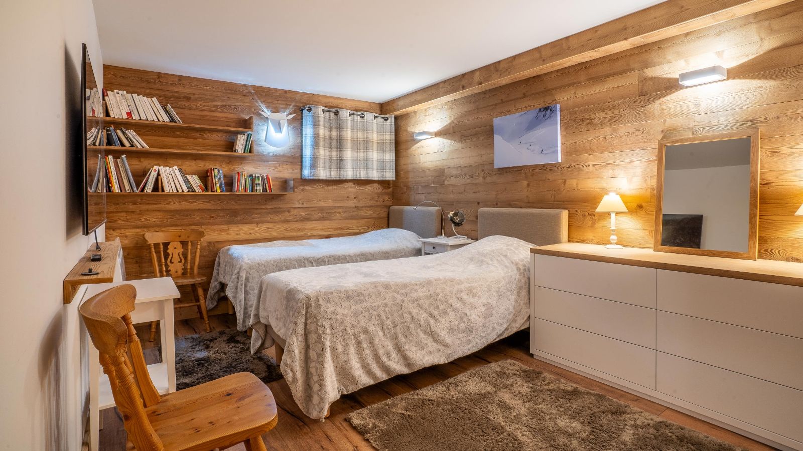 Luxury-Ski-Chalet-Les-Arcs-Chalet-Saint-Barth-Oxford-Ski-Twin-Bedroom (2).jpg